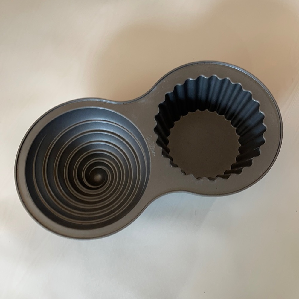 Wilton Big Cupcake Pan